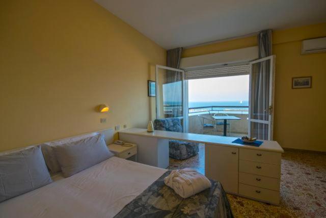 Standard Triple Room with Sea View,746335604:JPEG